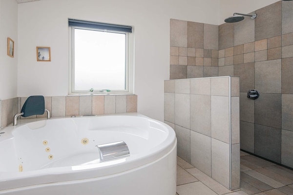 Foto van Luxe toevluchtsoord in Henne Strand-By Traum - Vakantiehuis in Henne - Spa