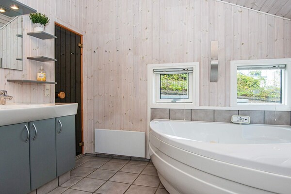 Foto van Luxe Spa-Retreat in Ebeltoft -- By Traum Ferienwohnungen - TanningRoom