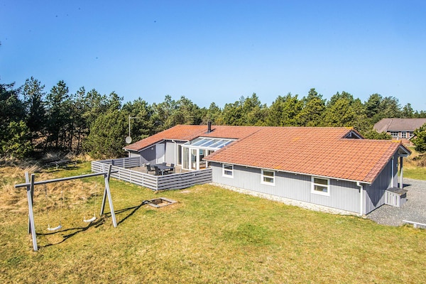 Foto van Luxe vakantieverblijf met zwembad - Vakantiehuis in Blåvand - Outdoor