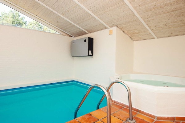 Foto van Luxe vakantieverblijf met zwembad - Vakantiehuis in Blåvand - Spa