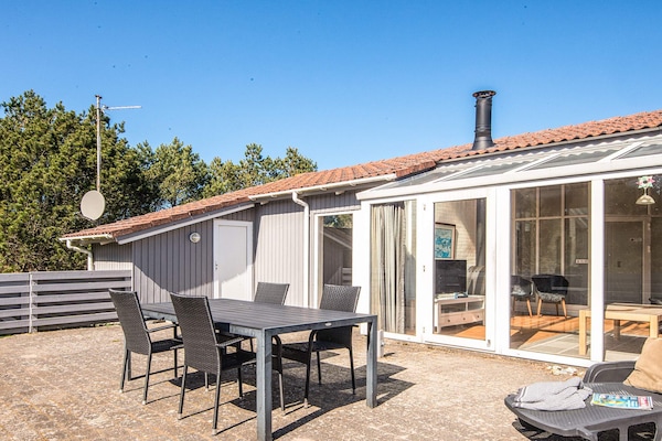 Foto van Luxe vakantieverblijf met zwembad - Vakantiehuis in Blåvand - Outdoor