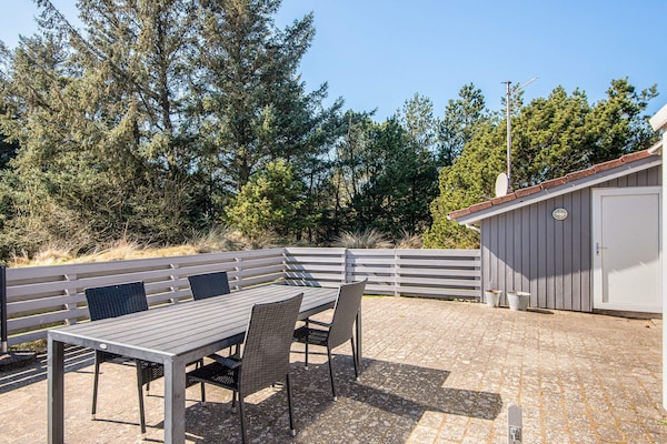 Foto van Luxe vakantieverblijf met zwembad - Vakantiehuis in Blåvand - View