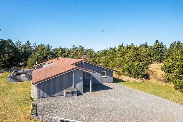 Foto van Luxe vakantieverblijf met zwembad - Vakantiehuis in Blåvand - View