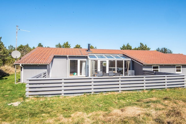Foto van Luxe vakantieverblijf met zwembad - Vakantiehuis in Blåvand - View