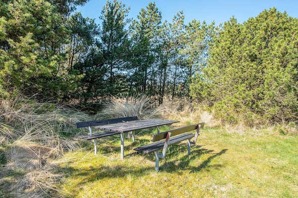 Foto van Luxe vakantieverblijf met zwembad - Vakantiehuis in Blåvand - View