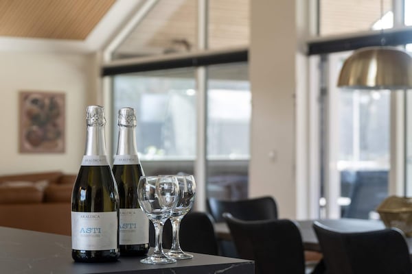 Foto van Luxe Wellness Retreat -- By Traum Ferienwohnungen - Vakantiehuis in Dronningmølle - Indoor