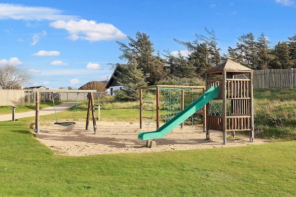 Foto van Mooie hut in campingresort - Vakantiehuis in Løkken - View