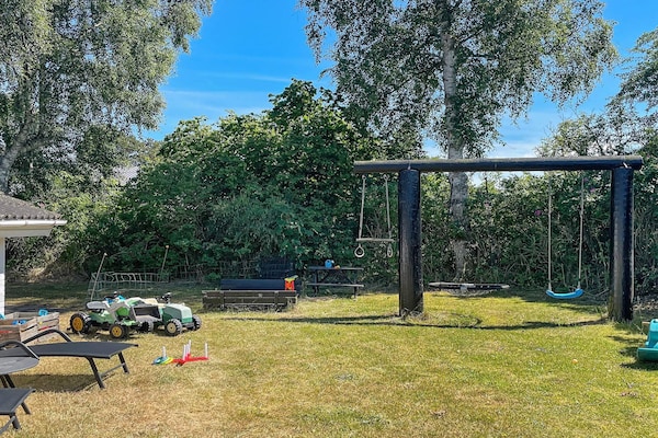 Foto van Rustige oase met zwembad - Vakantiehuis in Ørsted - Outdoor