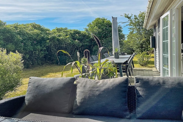 Foto van Rustige oase met zwembad - Vakantiehuis in Ørsted - Outdoor