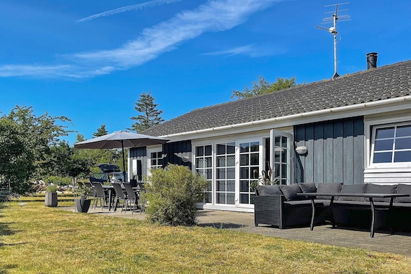 Foto van Rustige oase met zwembad - Vakantiehuis in Ørsted - Outdoor