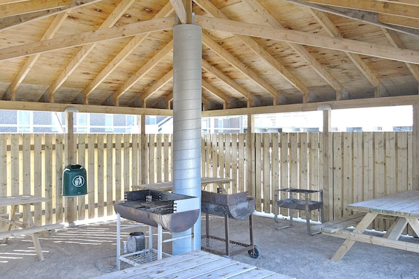 Foto van 4 persoons vakantie huis op een vakantie park in Fanø - View