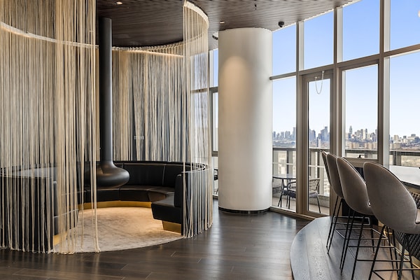 Foto van Prachtig hoogbouwappartement met skybar, zwembad en sportschool - Untagged
