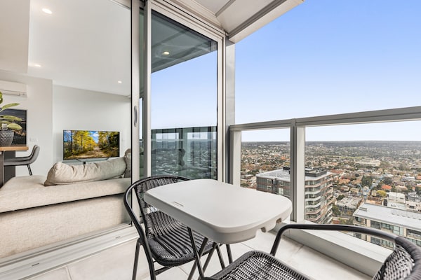 Foto van Prachtig hoogbouwappartement met skybar, zwembad en sportschool - DiningRoom
