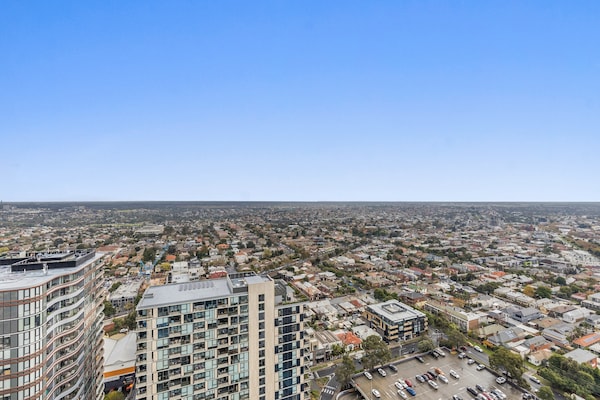 Foto van Prachtig hoogbouwappartement met skybar, zwembad en sportschool - Untagged