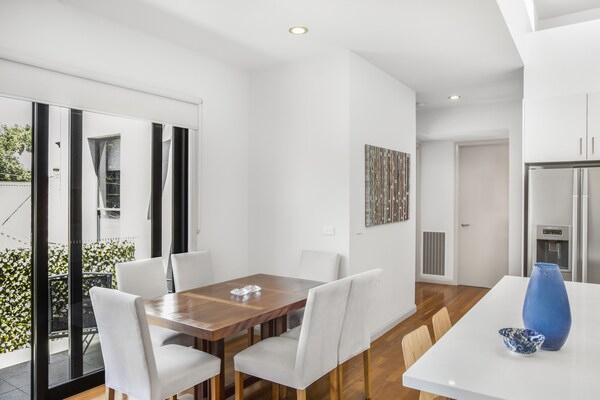 Foto van Appartement met 2 slaapkamers, parkeergelegenheid en balkon nabij treinstations - BathRoom