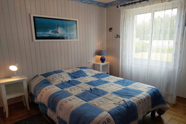 Foto van Vakantiehuis bij Roscoff Strand en Paardenrennen - Vakantiehuis in Plouescat - BedRoom