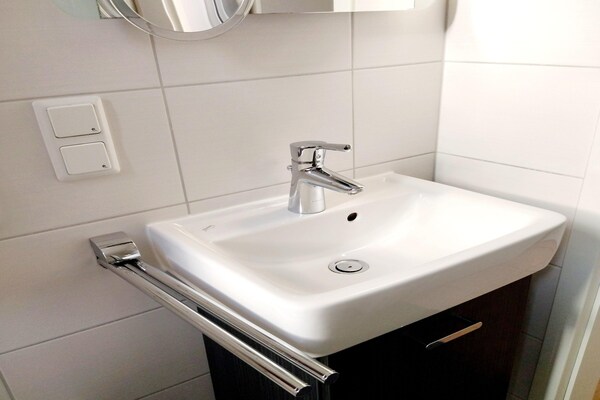 Foto van Charmant vakantieappartement in Sellin met balkon - Vakantiehuis in Sellin - BathRoom