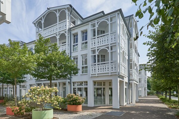 Foto van Charmant vakantieappartement in Sellin met balkon - Vakantiehuis in Sellin - ExteriorSummer