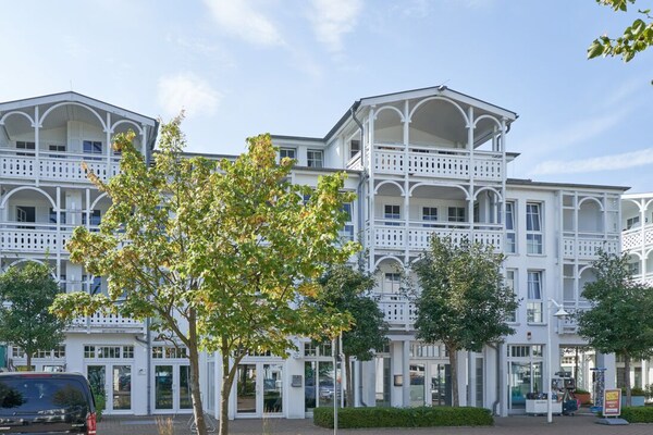 Foto van Charmant vakantieappartement in Sellin met balkon - Vakantiehuis in Sellin - ExteriorSummer