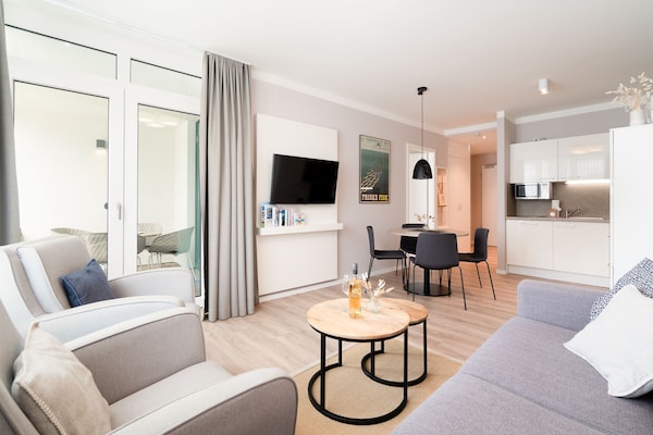Foto van Bright Beach-Chair Baltic Suite - Vakantiehuis in Travemünde - LivingRoom