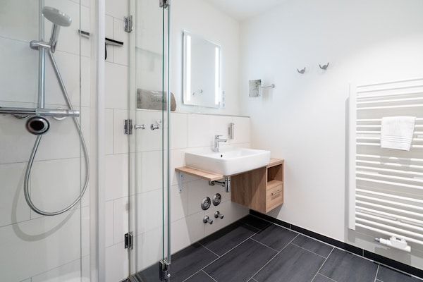 Foto van Bright Beach-Chair Baltic Suite - Vakantiehuis in Travemünde - BathRoom