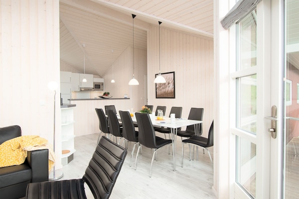 Foto van Beaside Wellness Chalet voor 10 personen - Vakantiehuis in Großenbrode - DiningRoom