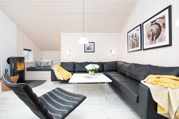 Foto van Beaside Wellness Chalet voor 10 personen - Vakantiehuis in Großenbrode - LivingRoom