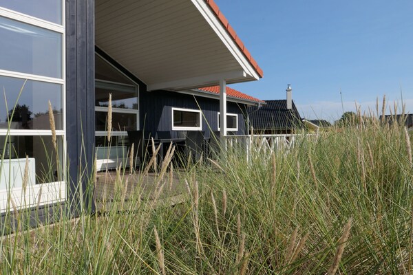 Foto van Beaside Wellness Chalet voor 10 personen - Vakantiehuis in Großenbrode - ExteriorSummer