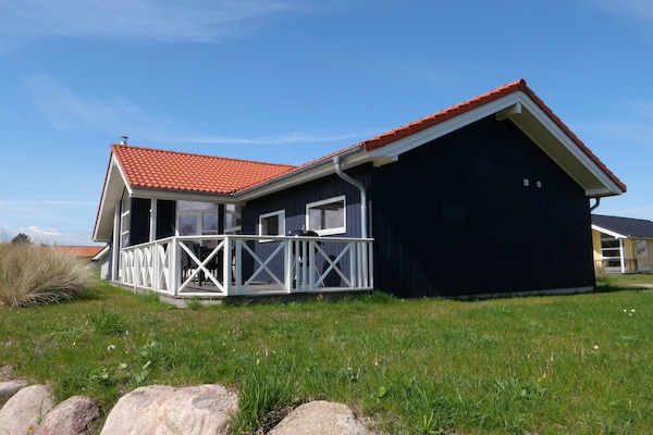 Foto van Beaside Wellness Chalet voor 10 personen - Vakantiehuis in Großenbrode - ExteriorSummer