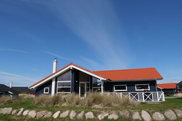 Foto van Beaside Wellness Chalet voor 10 personen - Vakantiehuis in Großenbrode - ExteriorSummer