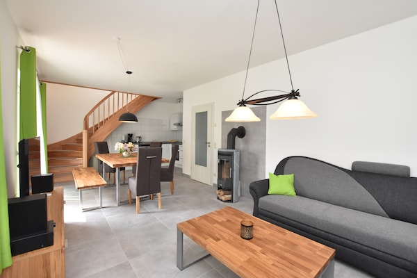 Foto van Rustiek toevluchtsoord met open haard - Vakantiehuis in Damshagen - LivingRoom
