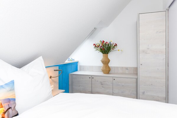 Foto van Comfortabel vakantieapt met terras; Bensersiel - Vakantiehuis in Bensersiel - BedRoom