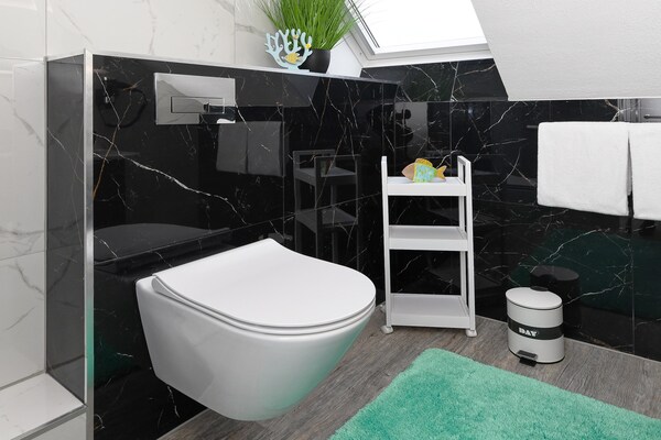 Foto van Comfortabel vakantieapt met terras; Bensersiel - Vakantiehuis in Bensersiel - BathRoom