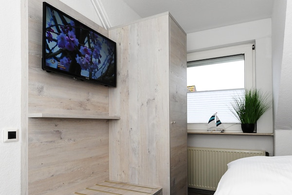 Foto van Licht vakantieapt voor twee personen in Bensersiel - BedRoom