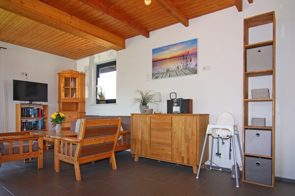 Foto van Blokhuis, vochtig - Vakantiehuis in Damp - LivingRoom