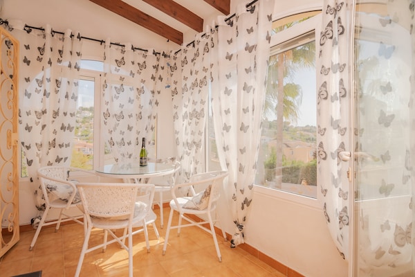 Foto van Villa in Moraira met zwembad en zeezicht - Vakantiehuis in Benissa - RecreationRoom