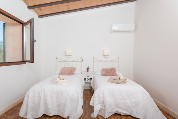 Foto van Finca met privézwembad en terras - Vakantiehuis in Costitx, Illes Balears - ExteriorSummer