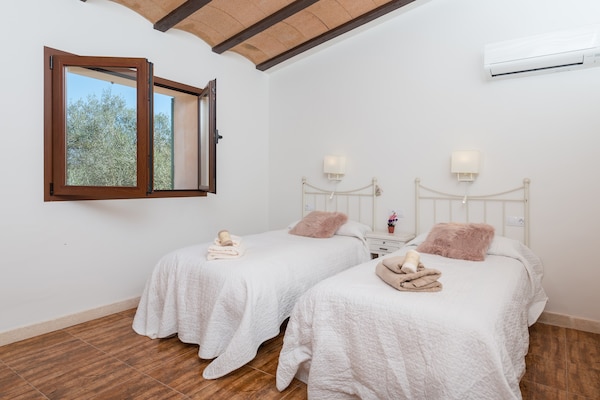 Foto van Finca met privézwembad en terras - Vakantiehuis in Costitx, Illes Balears - ExteriorSummer