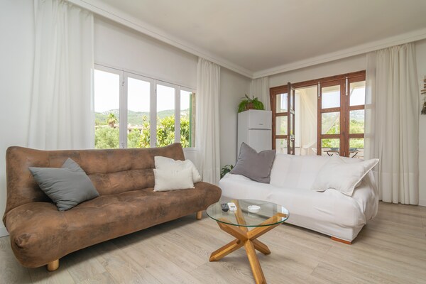 Foto van Bergcharme met zwembad - Vakantiehuis in Mancor De La Vall, Illes Balears - ExteriorSummer