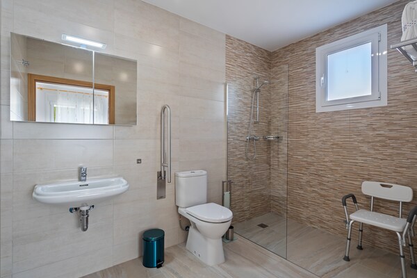 Foto van Calpe Pool Villa Vlakbij het Strand - Vakantiehuis in Calpe - BathRoom