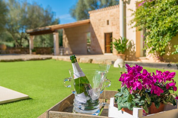 Foto van Authentieke Finca met Zoutzwembad - Vakantiehuis in Algaida, Illes Balears - ExteriorSummer