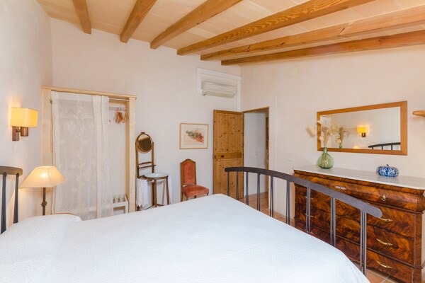 Foto van Villa in Costitx met zwembad en uitzicht - Vakantiehuis in Costitx, Illes Balears - BedRoom