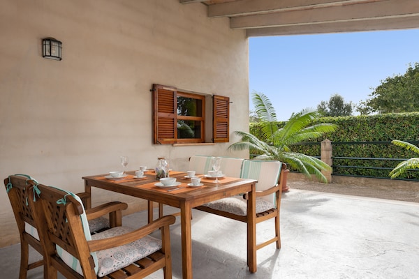 Foto van Charmant Huis in Llubí met Zwembad & Tuin - Vakantiehuis in Llubi, Illes Balears - ExteriorSummer