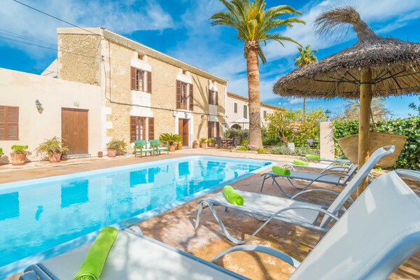 Foto van Huis in Moscari met Zwembad en Uitzicht - Vakantiehuis in Moscari (selva), Illes Balears - 