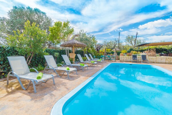 Foto van Huis in Moscari met Zwembad en Uitzicht - Vakantiehuis in Moscari (selva), Illes Balears - 