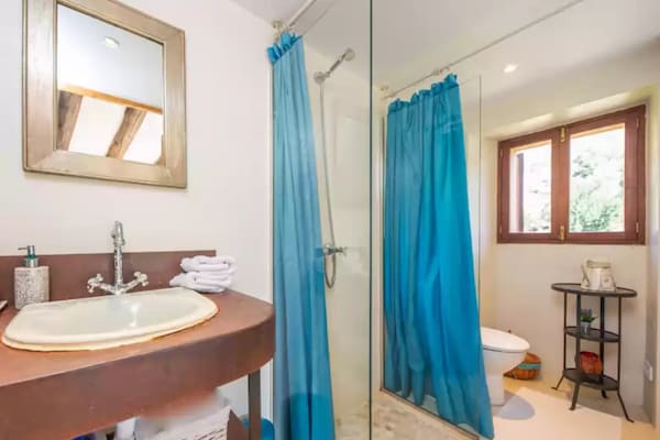 Foto van Rustiek Huis in Fornalutx met Uitzicht - Vakantiehuis in , Illes Balears - BathRoom