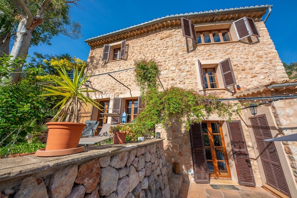 Foto van Rustiek Huis in Fornalutx met Uitzicht - Vakantiehuis in , Illes Balears - ExteriorSummer