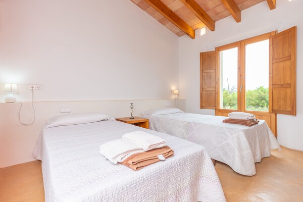 Foto van Ontspannen villaverblijf in Cala Bona - Vakantiehuis in , Illes Balears - BedRoom
