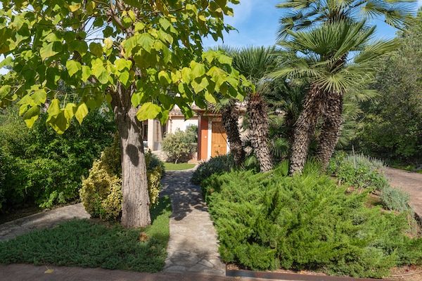 Foto van Villa in Pollença met Zwembad en BBQ - Vakantiehuis in , Illes Balears - GardenSummer