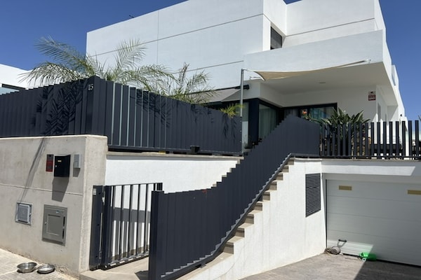 Foto van Casa del Sol – Exclusieve villa, privézwembad en jacuzzi - ExteriorSummer